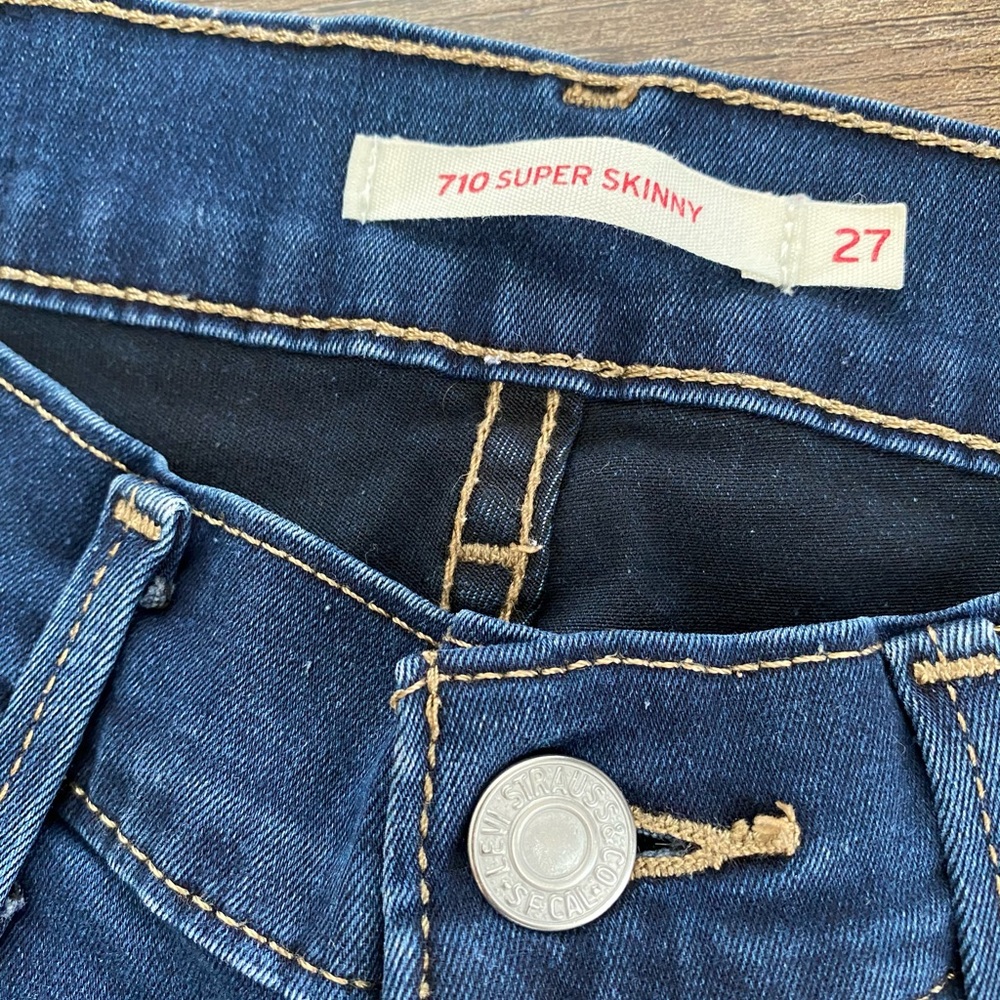 27' Levi's Super Skinny Jeans - Picture 5 of 7